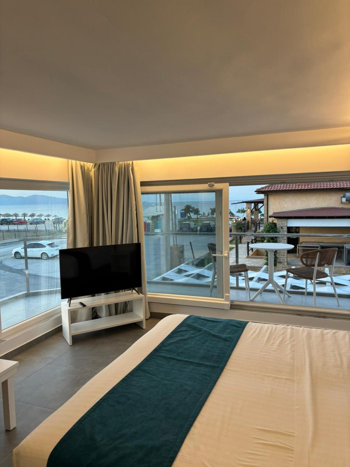 Ocean Blue Suites Иериссос Номер фото